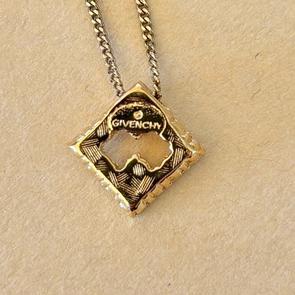 GIVENCHY 
Vintage Crystal G Pendant Necklace - Picture 11 of 12